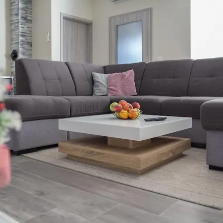 Seaside Family Friendly House With A Swimming Pool Privlaka, Zadar - 18508 Privlaka (Zadar)